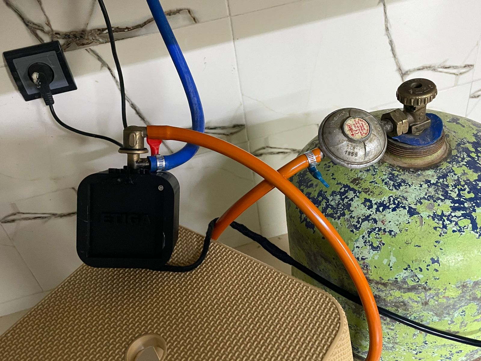 Installation SAFECOOK près d'une bouteille de gaz